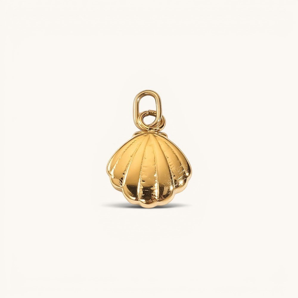 Nadare Co. gold-plated stainless steel scallop shell charm for a necklace with a polished coastal design.