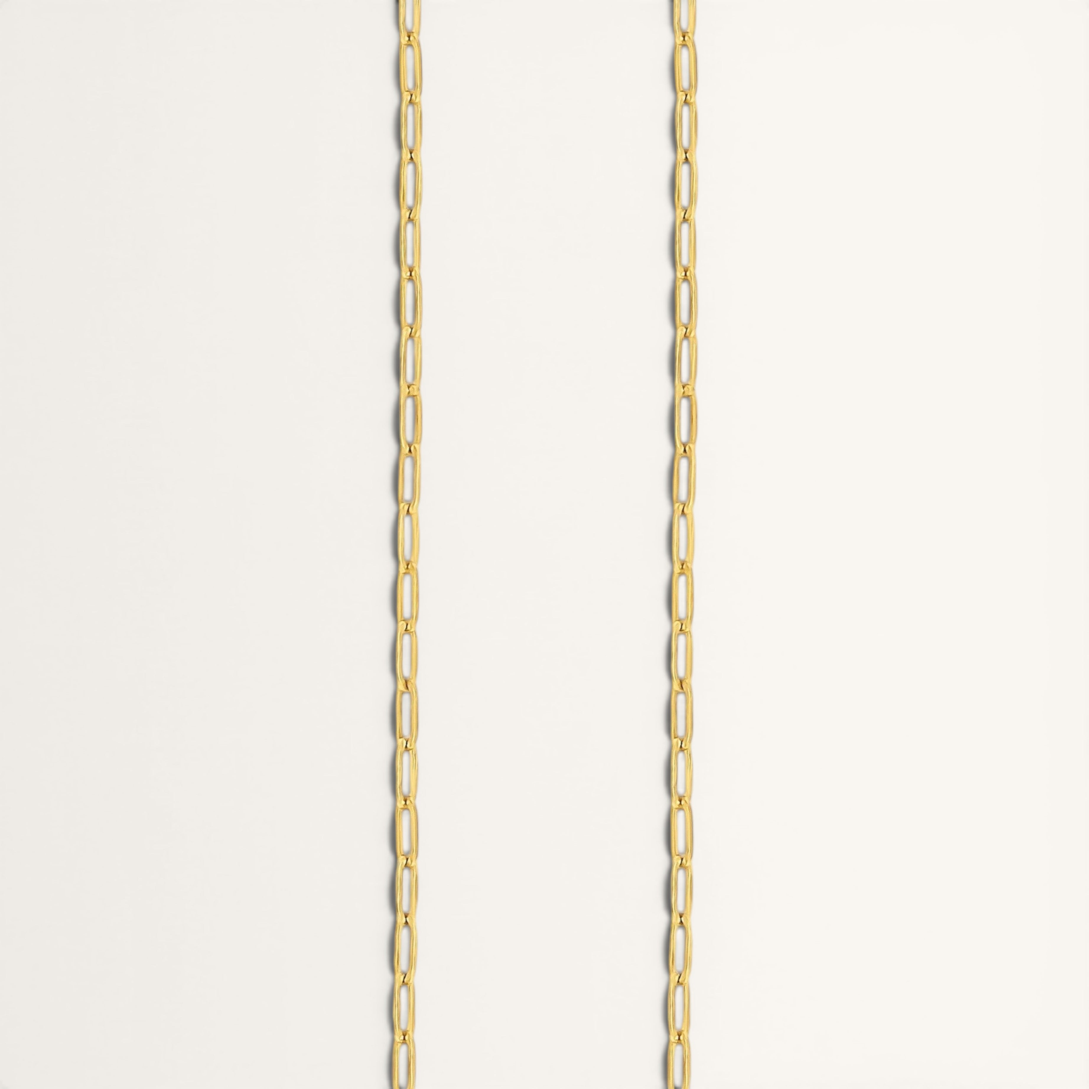 Nadare Co. 14k gold plated stainless steel small oval switch chain necklace for everyday wear.